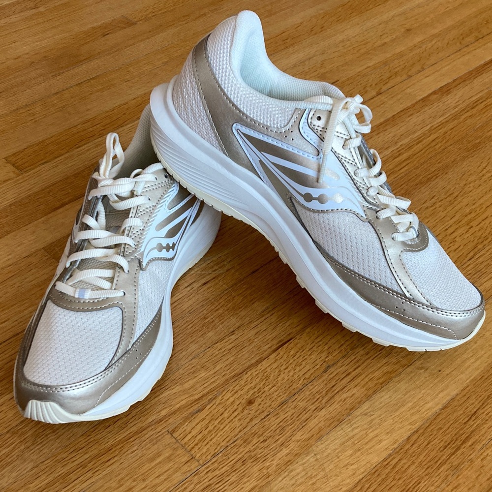 Saucony Cohesion 17 Women's running shoe in Cream and Gold